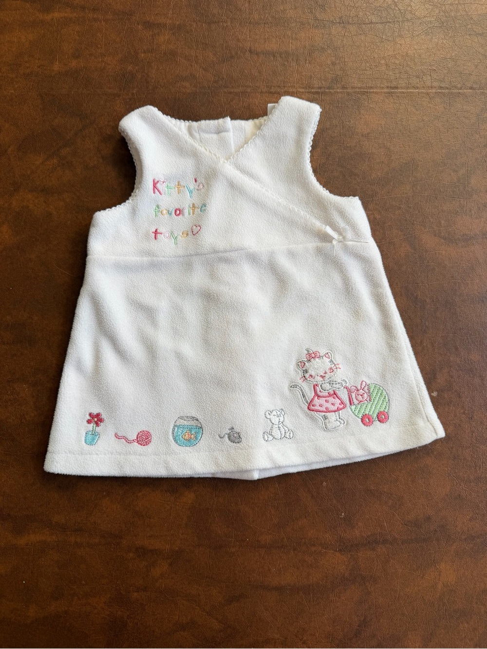 White Sleeveless Girls' Kitty Embroidered Casual Dress